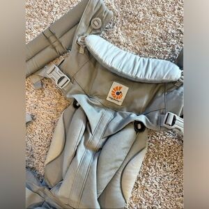 Ergobaby Carrier in Light Gray